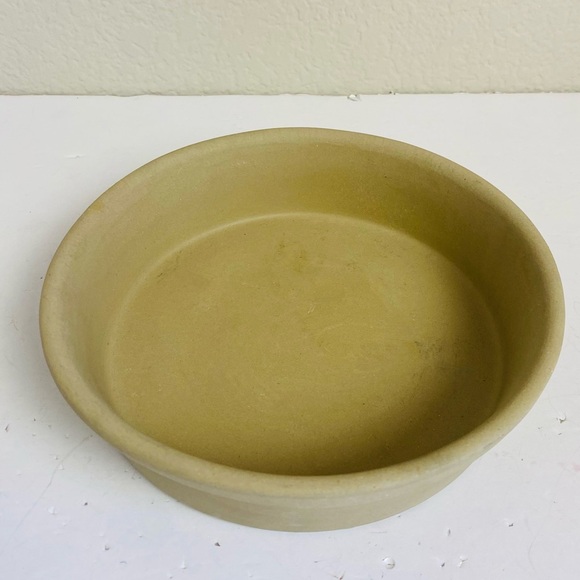 The Pampered Chef 8” Deep Dish Round Stoneware - Picture 1 of 3